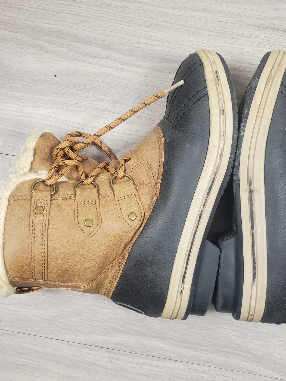 PAWZ by BearPaw Women's Size 6 Tan Black Faux Fur Lined Winter Duck Boots